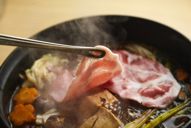 Pontocho Shabushabu Sukiyaki Kiraku: Hochwertige Wagyu-Menüs — 3