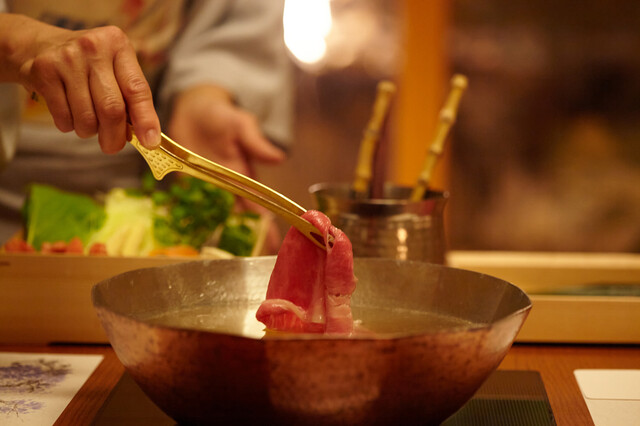 Pontocho Shabushabu Sukiyaki Kiraku: Hochwertige Wagyu-Menüs — 1