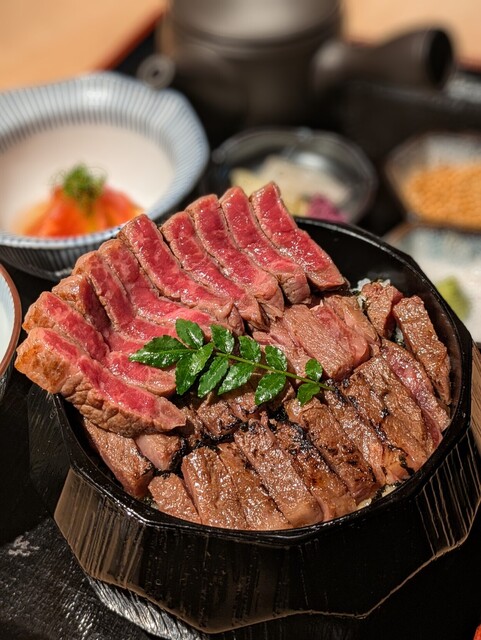 Pontocho Shabushabu Sukiyaki Kiraku: Hochwertige Wagyu-Menüs — 2