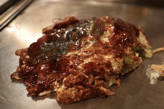 Okonomiyaki Kiji Umeda sukaibiru ten: Classic Osaka okonomiyaki — 3
