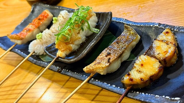 Kushi Mon Nishi Ya: Spieß-Bar mit Fischfokus — 2