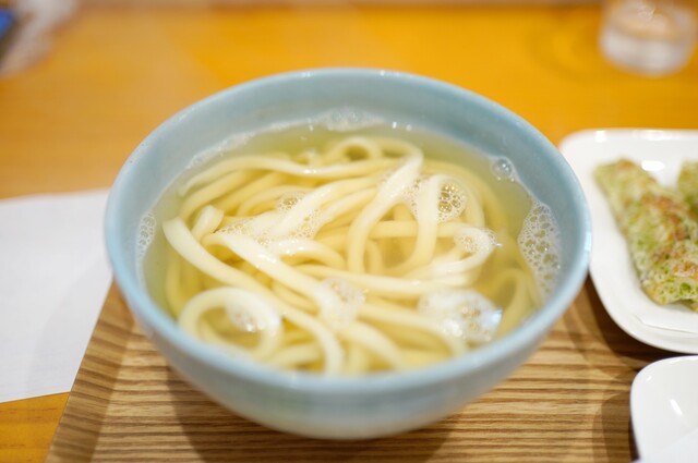 Ue o Muite: frisch geschnittene Udon-Nudeln — 1