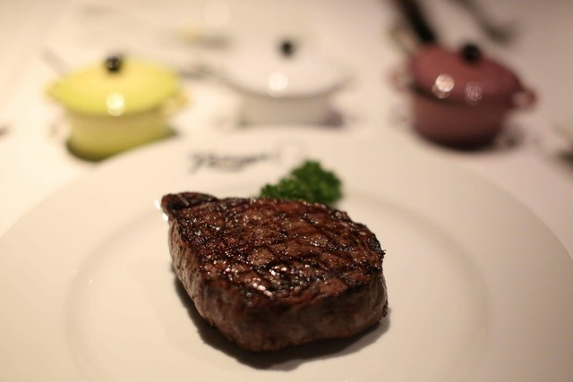 Katsuya charcoal grill steakhouse: Theatralische Holzkohle-Steaks — 5