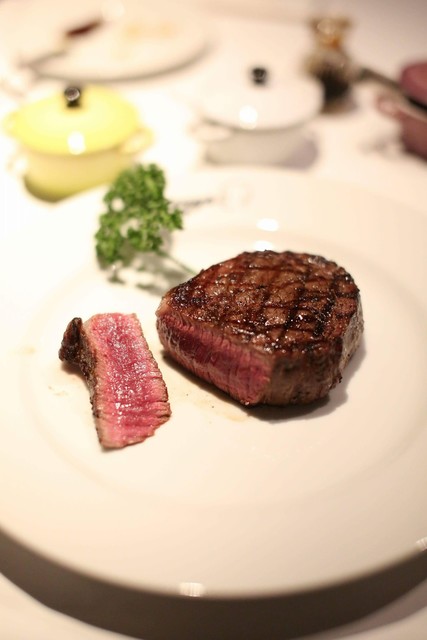 Katsuya charcoal grill steakhouse: Theatralische Holzkohle-Steaks — 1