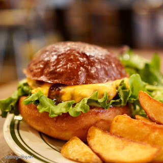THE MUNCHIES BURGER WORKS.: Steak-like Hand-Chopped Burgers — 5