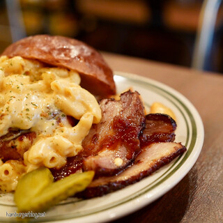 THE MUNCHIES BURGER WORKS.: Steak-like Hand-Chopped Burgers — 3