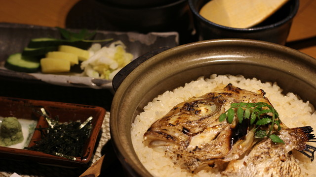Taimeshi to Sumiyaki Tatsuan: Holzkohlegrill und Reis mit Meerbrasse — 1