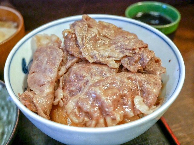 Kobe Gyu-don Hiroshige: Premium-Gyudon mit Kobe-Rind — 4