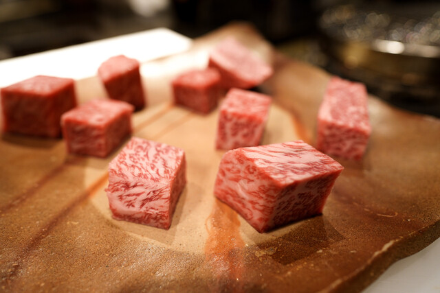 Yuzaburo: theatralisches Wagyu-Omakase am Tresen — 4