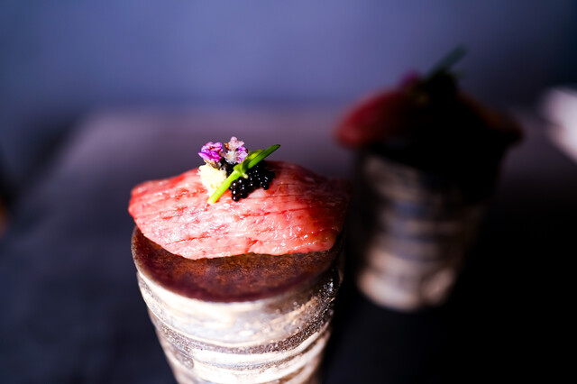 Yuzaburo: theatralisches Wagyu-Omakase am Tresen — 1