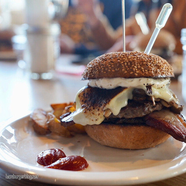 DAKOTA RUSTIC TABLE: Big Burgers and American Pies — 5