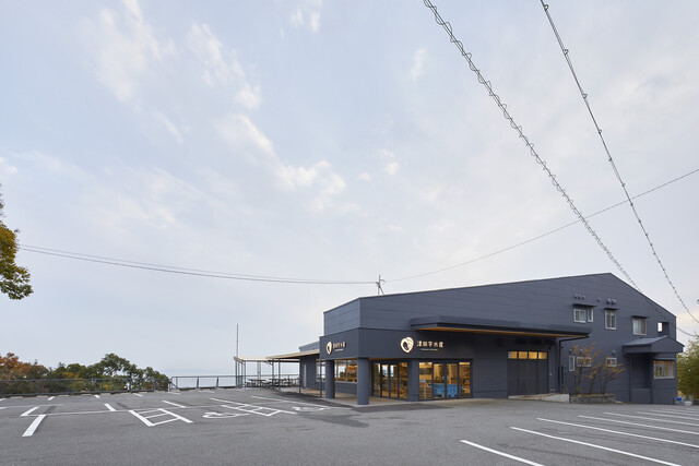 Tsuda U Suisan Restaurant: frische Austern mit Meerblick — 3