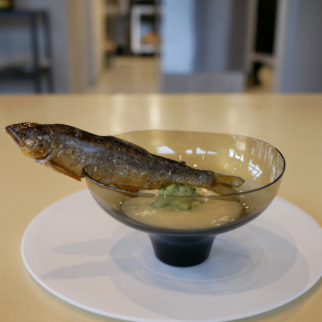 SETTAN: Theatralische französische Küche auf einem Hügel — 5