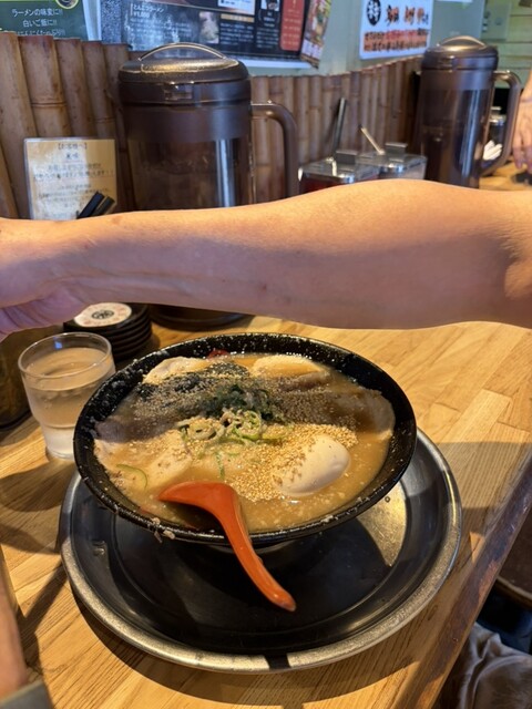 Gamushara Nara: Kräftiger, sämiger Tonkotsu-Ramen — 5