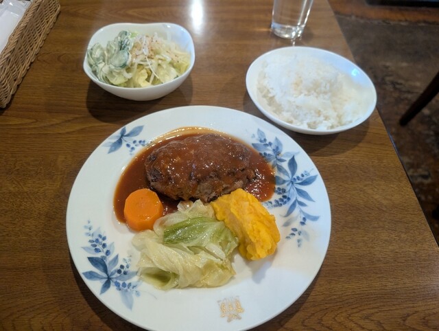 Yoshikawa Tei: klassische japanische Hamburger-Steaks — 4