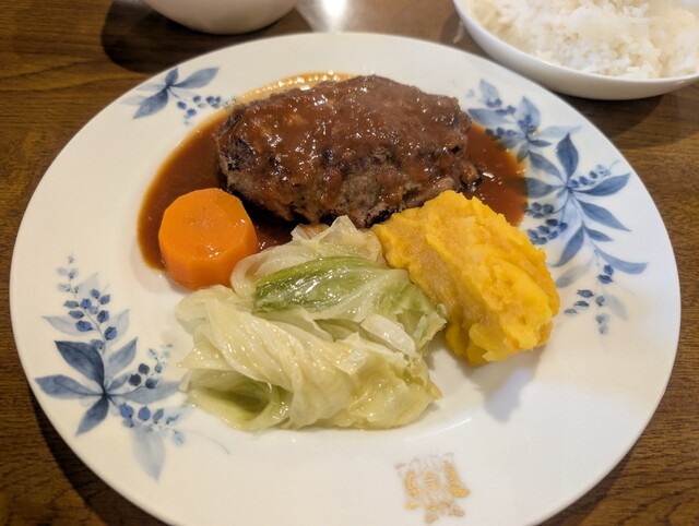 Yoshikawa Tei: klassische japanische Hamburger-Steaks — 3