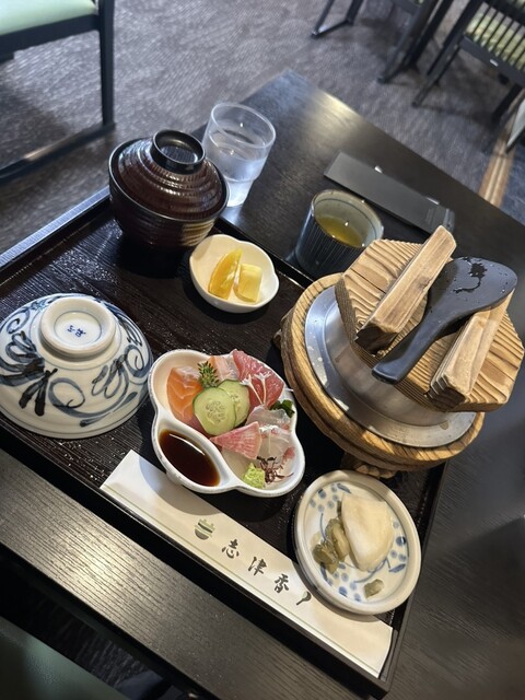Kamameshi Shizuka Oomiya ten: Traditioneller, im Topf gekochter Reis — 3