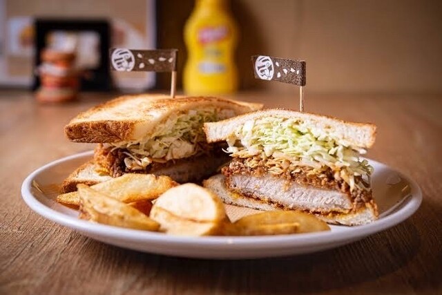 SAKURA BURGER: Craft-Burger mit hausgemachtem Speck — 2