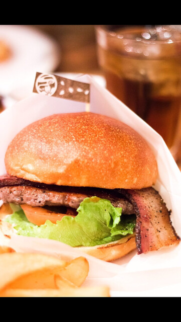 SAKURA BURGER: Craft-Burger mit hausgemachtem Speck — 1