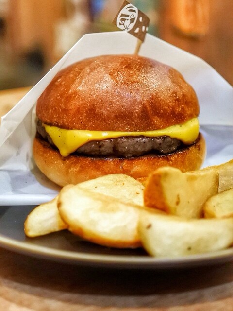 SAKURA BURGER: Craft-Burger mit hausgemachtem Speck — 4