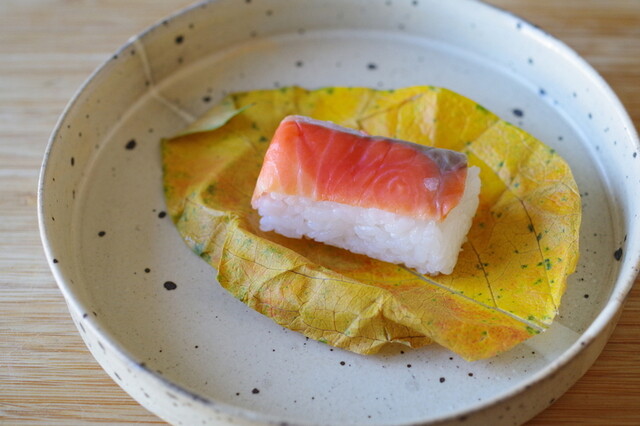 Kaki no Ha Osushi Yamanobe Sakurai honten: traditionelles Kakinoha-Sushi — 5