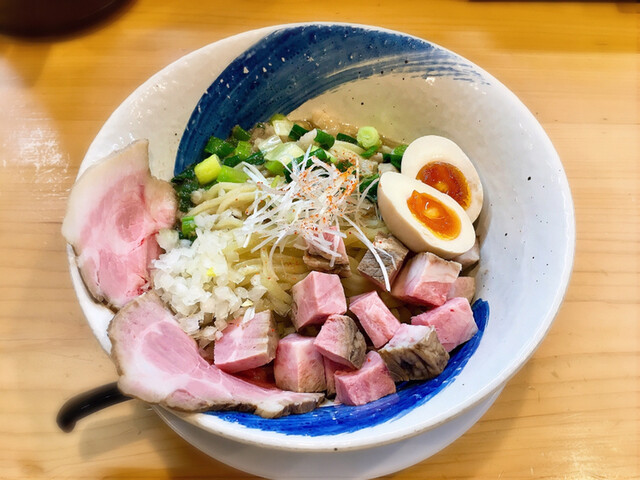 Chuka Soba Oshitani: Raffinierter Ramen mit Hühner- und Meeresfrüchtebrühe — 4