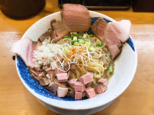 Chuka Soba Oshitani: Raffinierter Ramen mit Hühner- und Meeresfrüchtebrühe — 2