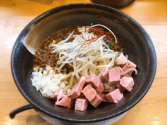 Chuka Soba Oshitani: Raffinierter Ramen mit Hühner- und Meeresfrüchtebrühe — 1