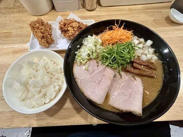 Menya K: gefeierter Tsukemen und Ramen — 1
