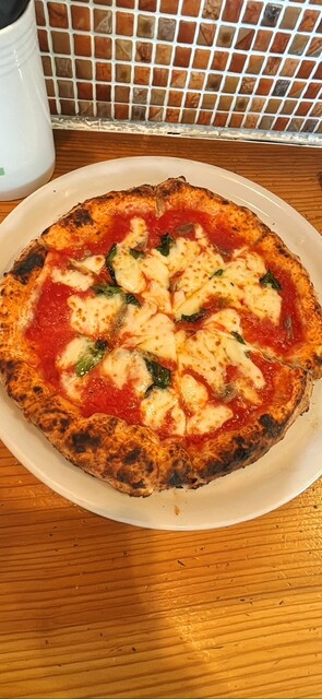 Pizzeria LUNA NUOVA: Authentische neapolitanische Pizza — 1