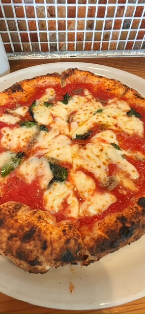 Pizzeria LUNA NUOVA: Authentische neapolitanische Pizza — 3