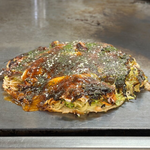 Okonomiyaki Tecchan Honten: Klassisches Okonomiyaki nach Mihara-Art — 1