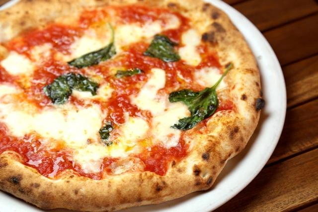 Pizza Riva: Weltmeisterliche neapolitanische Pizza — 2