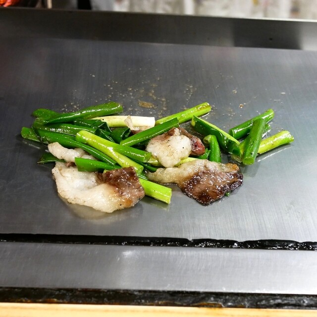 Horumon Ryori Senmonjo Toneya: Teppan-Horumon der alten Schule — 1
