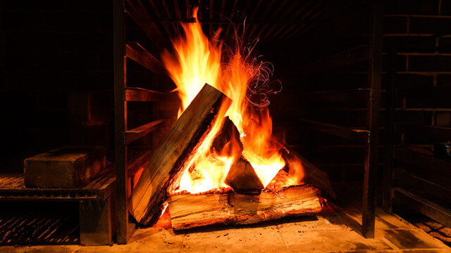 DIRETTO: Italienische Thekenküche vom Holzfeuer — 3