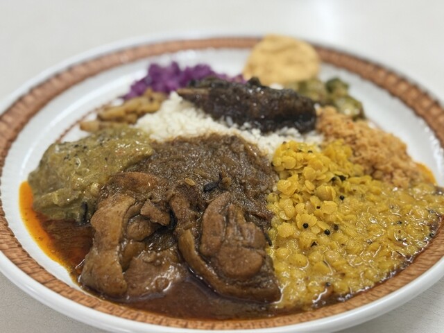HOTEL HIRAKUBO: Authentisches srilankisches Reis & Curry — 5