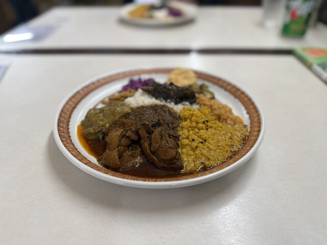 HOTEL HIRAKUBO: Authentisches srilankisches Reis & Curry — 4