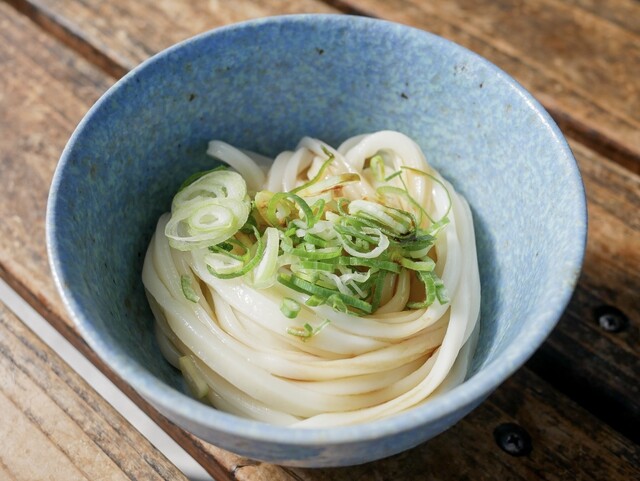 Mishima Seimenjo: Sanuki-Udon zum Selbstwürzen in der Nudelfabrik — 2