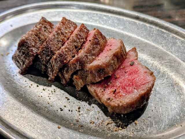 Niku no Kaminari Bashi: am Tresen gegrilltes Fleisch vom Experten — 2