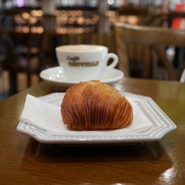 Cafe Ospitale: neapolitanische Sfogliatelle & Espresso — 4