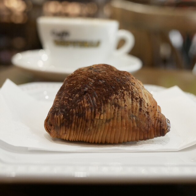 Cafe Ospitale: neapolitanische Sfogliatelle & Espresso — 1