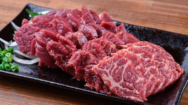Basashi Senmon Ten Takechan Takasago ten: Frisches Pferde-Sashimi — 1