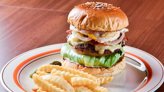 Hamburger Shop Tomiyoshi: kreative Craft-Burger — 1