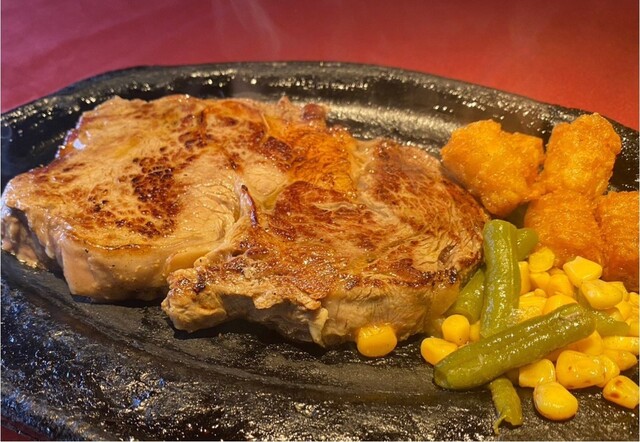 PUB LOUNGE EMERALD: Steaks auf der heißen Eisenplatte — 5