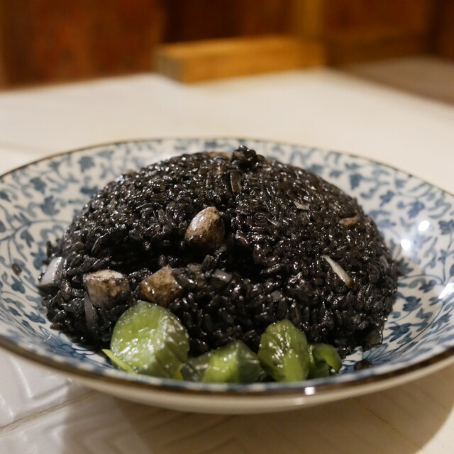 Hitoshi Honten: Blauflossenthun und Inselküche im Izakaya — 2