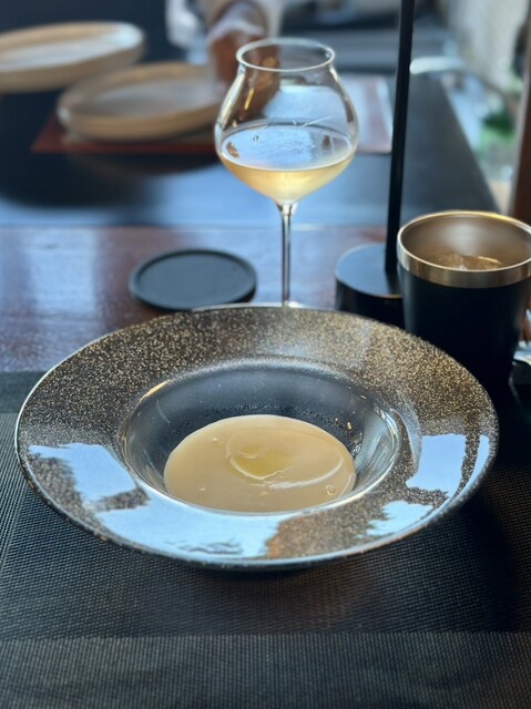 SAKUMOTO: klassisch französisches Omakase am Fünf-Platz-Tresen — 2