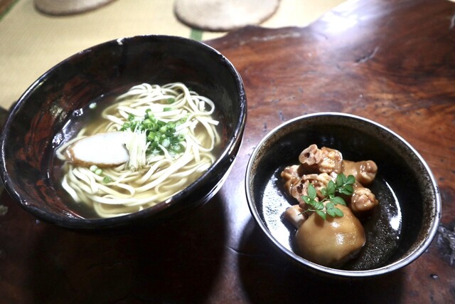 Su-manume: Okinawa-Soba im traditionellen Ziegeldachhaus — 3