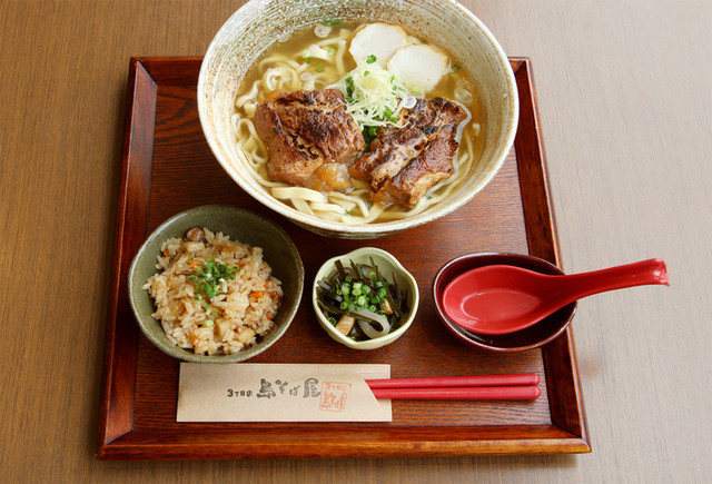 3 Chome no Shima Sobaya: Okinawa-Soba mit drei Nudelsorten — 4