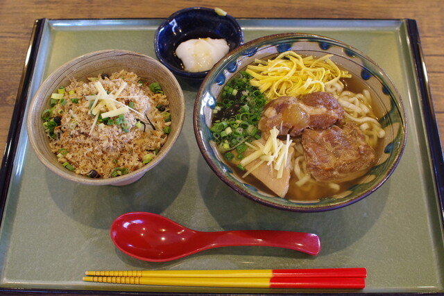 Fukakiso Ba: Okinawa-Soba mit Brühe aus eigenem Fang — 1