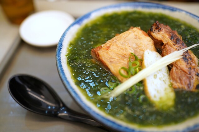 STAND EIBUN: moderne Okinawa-Soba am Betontresen — 2